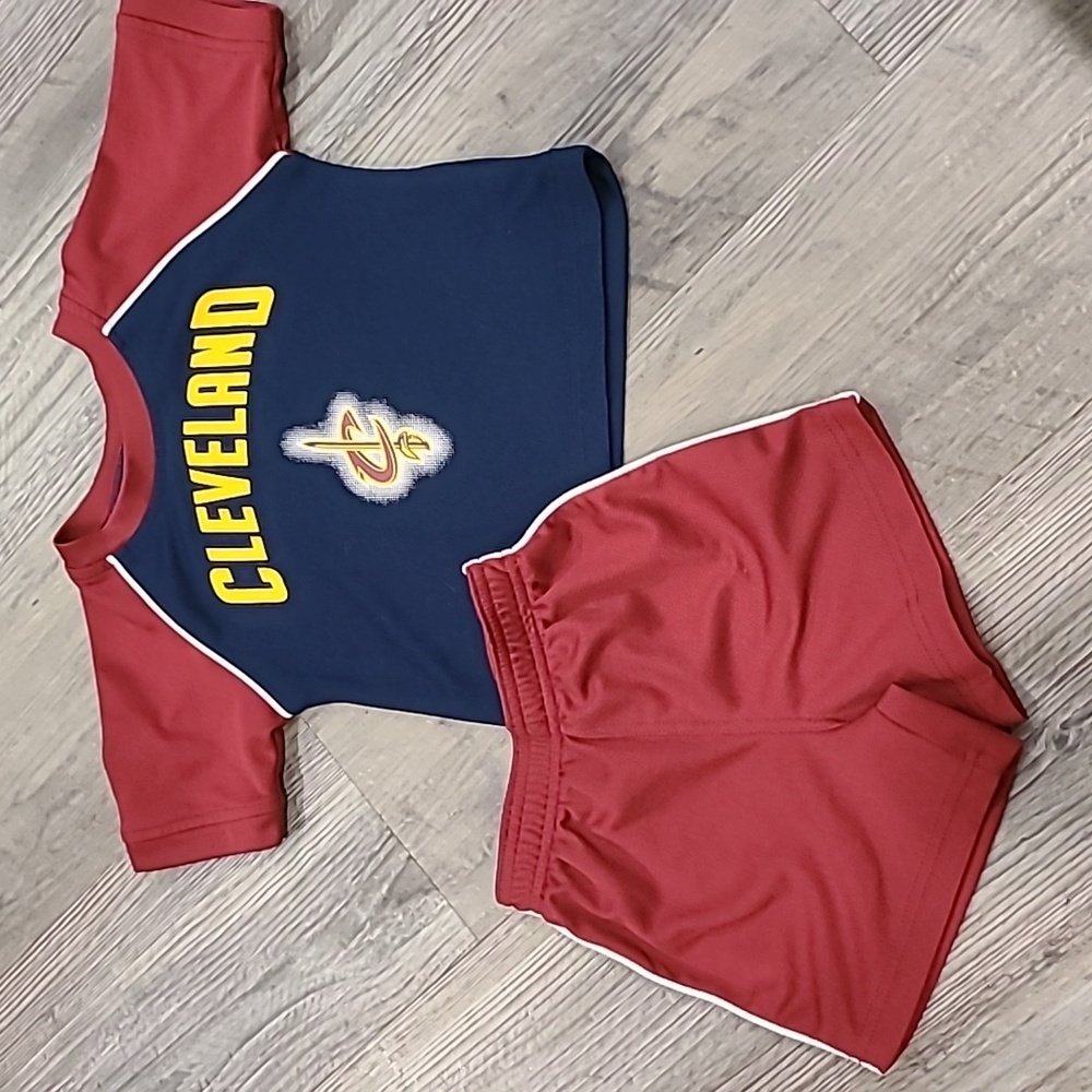 NBA Cleveland Cavaliers T-Shirt with Matching Shorts Size 2T